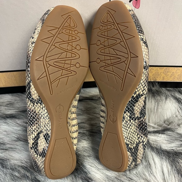Earthies by Earth All Leather Snakeskin Shoes - Picture 5 of 5